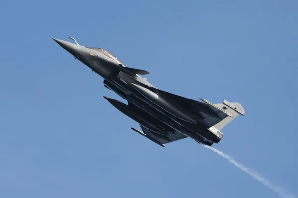 Un Rafale survolant Paris lors d'une répétition pour le défilé du 14 juillet.