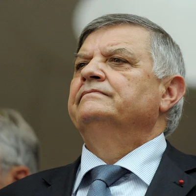 Christian Lambert, ancien chef du RAID, en costume.