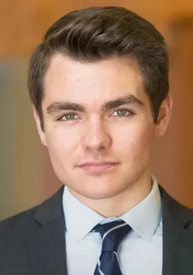 Nick Fuentes, figure néonazie américaine.