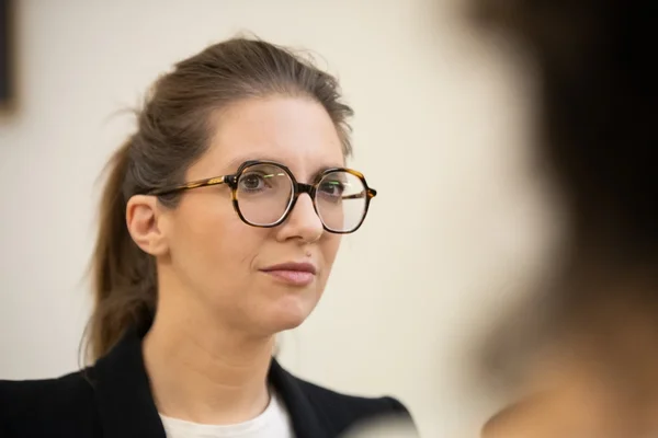 Aurore Bergé, ministre, en portrait.