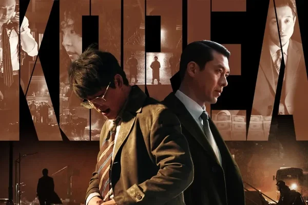 Affiche promotionnelle de la série 'Made in Korea' mettant en vedette Hyun Bin et un autre acteur principal. L'image présente une esthétique sombre et dramatique, avec des tons sépia et des scènes d'action en arrière-plan, illustrant le genre thriller criminel de la série.