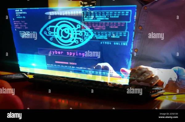 Écran de hacker avec barre de recherche et œil numérique