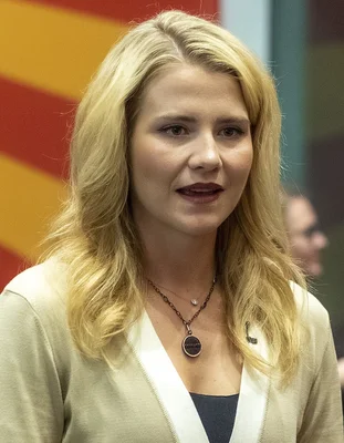 Portrait d'Elizabeth Smart, activiste et survivante.