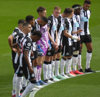 Allan Saint-Maximin dribbling the ball for Newcastle United against Manchester United in 2021.