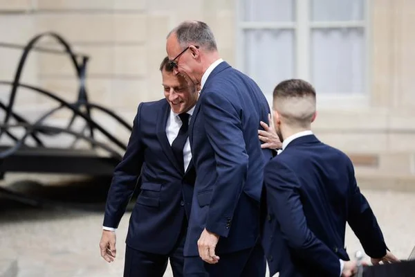 Emmanuel Macron and Friedrich Merz in discussion, highlighting Franco-German political differences on European policy