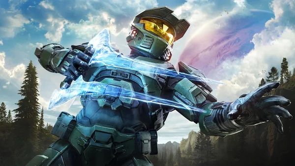 Master Chief en armure Mjolnir verte brandissant un sabre à énergie bleue dans un paysage forestier avec des pins et une grande planète dans le ciel, illustration promotionnelle pour Halo: Campaign Evolved