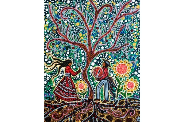 Illustration de Leah Marie Dorion dans un style de peinture à points autochtone, représentant deux figures debout sous un grand arbre aux racines visibles, entouré de fleurs colorées.