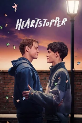 Affiche promotionnelle de la série Heartstopper montrant deux jeunes hommes enlacés face à face devant un coucher de soleil, avec le titre de la série en haut.