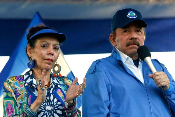 Le président Daniel Ortega et sa femme, la vice-présidente Rosario Murillo, menant un rassemblement à Managua, au Nicaragua, en 2018.
