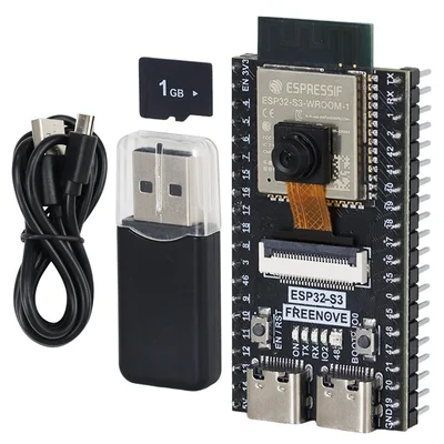 Kit de développement Freenove ESP32-S3 CAM avec carte USB-OTG et caméra, comprenant une carte micro SD, montrant l'ensemble des composants pour projets de vision.