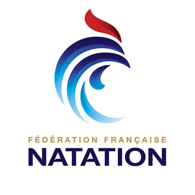 Logo officiel de la Fédération Française de Natation avec une vague bleue stylisée et une flamme rouge