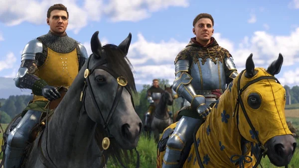 Capture d'écran de Kingdom Come: Deliverance 2 montrant deux chevaliers en armure médiévale chevauchant à travers un champ herbeux sous un ciel bleu.