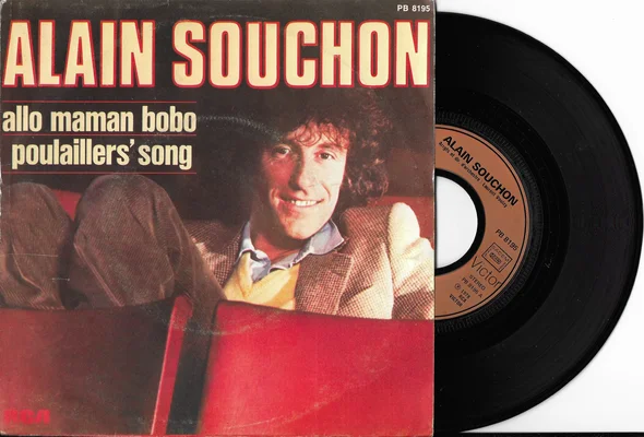 Disque vinyle 45 tours d'Alain Souchon avec le titre « Allô Maman Bobo » et « Poulailler's Song », présentant un portrait de l'artiste sur la pochette