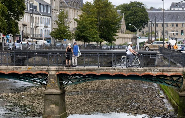 Illustration sur la sécheresse en Bretagne, avec une question sur pourquoi la région est concernée