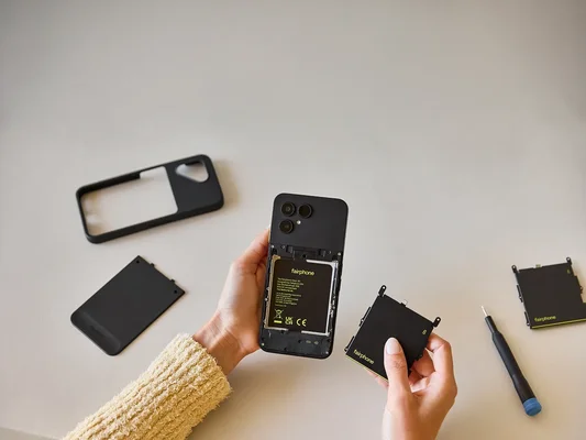 Les 12 modules DIY-rechangeables du Fairphone Gen 6+, démontrant la conception modulaire pour une réparation facile et une durée de vie prolongée.