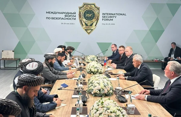 Le ministre afghan de la Défense en meeting avec le secrétaire du Conseil de sécurité russe dans un bureau officiel à Moscou