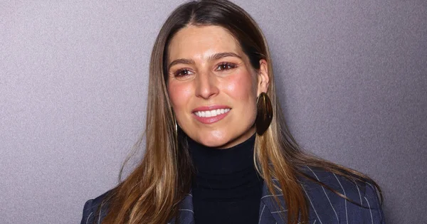 Portrait de Laury Thilleman, Miss France 2010, lors d'une interview pour le magazine Marie Claire.
