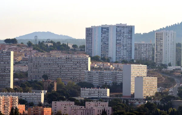 Vue des quartiers Nord de Marseille, un territoire emblématique des trafics de drogue et des violences qui y sont associées, en raison des saisies de cannabis et d'armes comme lors de l'opération en septembre 2020.