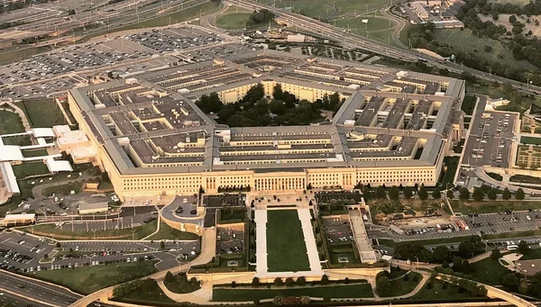 Le Pentagone, bâtiment siège du département de la Défense des États-Unis, tel que représenté sur Wikipédia.