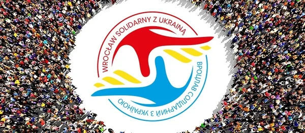 Wroclaw en solidarité avec l'Ukraine : initiative montrant comment aider de manière judicieuse, avec des symboles de soutien.