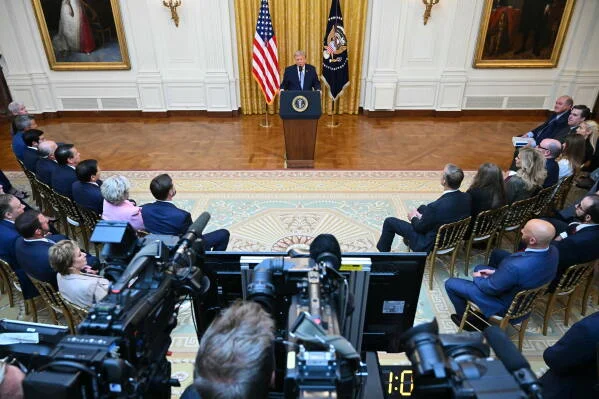 Le président Donald Trump s'exprimant dans la salle Est de la Maison-Blanche à Washington, le 16 juillet 2026.