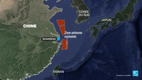 Carte graphique de France 24 illustrant le mystère aérien au large de Shanghai : zones aériennes restreintes en mer de Chine orientale (entre Chine, Corée du Sud, Japon, Taiwan) surlignées en rouge.