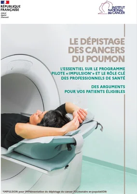 Affiche de promotion du programme pilote IMPULSION de dépistage des cancers du poumon en France, montrant une personne allongée sur une table de scanner médical, les bras derrière la tête.