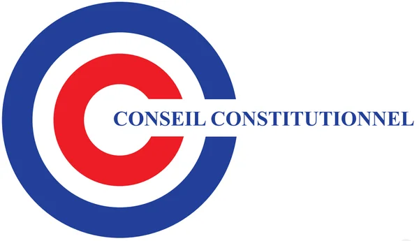 Logo du Conseil constitutionnel français, présenté le 3 octobre 2016, composé d'un 'C' stylisé bleu et rouge et du nom de l'institution en texte bleu.