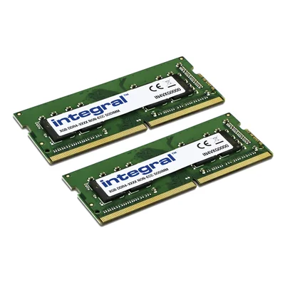 Kit de mémoire Integral 32 Go (2x16 Go) DDR4 3200 MHz SODIMM PC4-25600 pour portable, formé de deux barrettes vertes identiques disposées en diagonale sur fond blanc.