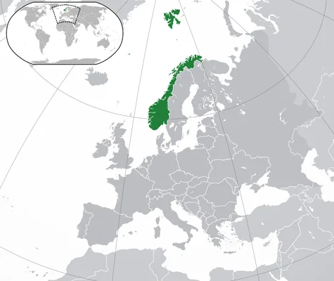 Carte politique de l'Europe et de l'Atlantique Nord mettant en évidence le royaume de Norvège et son territoire de Svalbard en vert foncé, avec une petite carte en médaillon montrant l'emplacement global.
