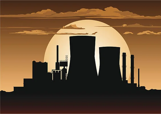 Illustration stylisée en silhouette noire d'une centrale nucléaire avec tours de refroidissement et cheminées, sur fond de soleil lumineux et ciel sépia, issue de Getty Images.