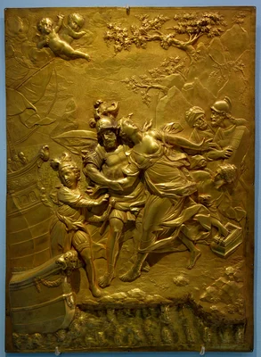 Relief sculpté doré de l'œuvre 'L'enlèvement d'Hélène' par François-Joseph Baudoux, dépeignant un centaure transportant une femme tandis qu'un homme à l'arc observe, évocation allégorique de l'enlèvement.