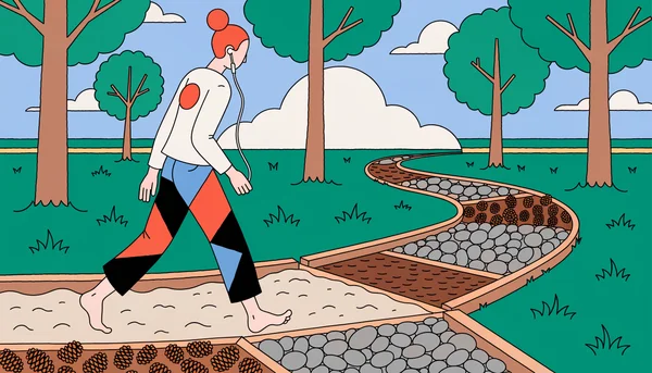 Illustration d'un parcours sensoriel pieds nus en extérieur vu de côté, montrant une personne marchant pieds nus sur une succession de matériaux naturels - sable, écorces, galets lisses et pommes de pin - dans un jardin public bordé d'herbe verte.