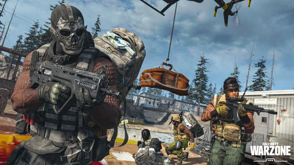 Image promotionnelle de Call of Duty Warzone montrant plusieurs soldats armés en tenue de combat dans un décor de guerre avec un largage de ravitaillement livré par drone en arrière-plan
