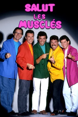 Affiche promotionnelle de la série télévisée 'Salut les Musclés' montrant cinq hommes en blazers colorés (bleu, rouge, vert, jaune, rose) posant en rang.