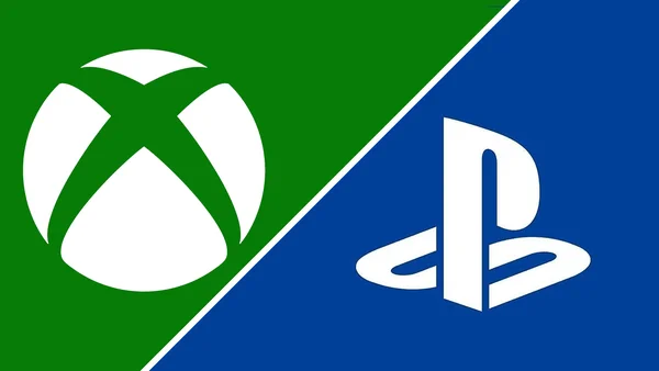 Logo blanc de Xbox sur fond vert à gauche et logo blanc de PlayStation sur fond bleu à droite, séparés par une ligne diagonale, illustrant l'interopérabilité entre les deux plateformes.