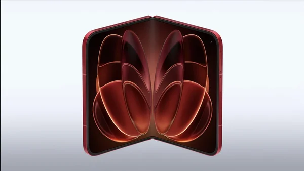 Visuel promotionnel du Xiaomi 18 Fold, smartphone pliable rouge partiellement ouvert, affichant un fond d'écran abstrait rouge et orange sur fond sombre.