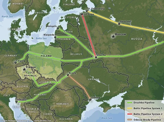 Carte infographique montrant les principales routes oléoducs en Europe de l'Est, incluant le pipeline Druzhba, les systèmes de pipeline Baltique et l'oléoduc Odessa-Brody.