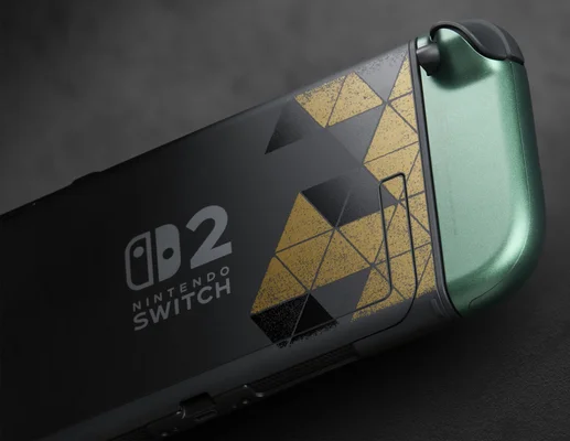 Photographie de produit en gros plan du dos du Switch 2 édition Zelda, montrant ses motifs géométriques noirs et dorés et sa manette Joy-Con métallique verte sur un support sombre.