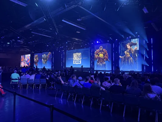 Scène de la cérémonie d'ouverture de la BlizzCon 2026 avec des annonces futures de Blizzard Entertainment.