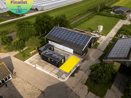 Entrée de la ferme de viande cultivée RespectFarms aux Pays-Bas, accueillant les premiers visiteurs publics lors de son ouverture officielle.