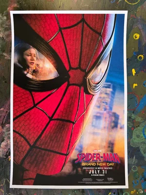Affiche du film Spider-Man: Brand New Day (2026) montrant Spider-Man en costume rouge et noir sur un fond urbain, avec la date de sortie '31 juillet'.