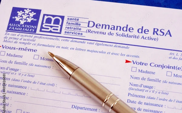Capture d'écran de la page officielle de la Ville de Paris présentant le Revenu de Solidarité Active (RSA) à Paris, incluant des informations sur l'aide sociale.