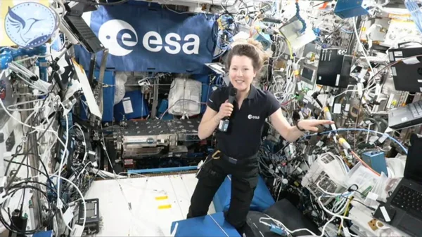 Sophie Adenot, astronaute française à bord de l'ISS, lors de son interview exclusive avec France 24 et RFI depuis l'espace.