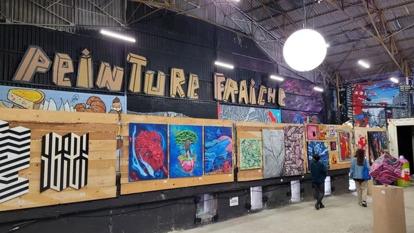 Festival Peinture Fraîche à Lyon en 2022, lors de la 4ème session de street art avec des œuvres urbaines visibles.
