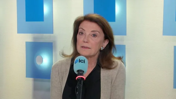 Lucile Rozanes, présidente de l'association Équipes d'action contre le proxénétisme, lors d'une interview pour le podcast de Radio France ici Paris Île-de-France
