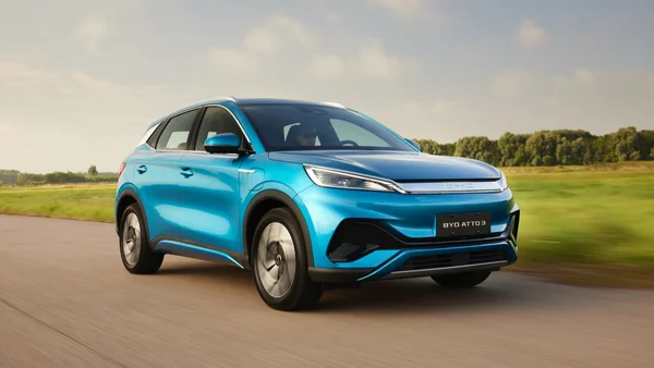 Le crossover électrique BYD ATTO 3, modèle phare du constructeur chinois, présenté dans un contexte promotionnel ou journalistique.