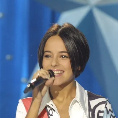 Alizée présente sur le plateau de l'émission télévisée 'Graines de Star' le 19 septembre 2001.