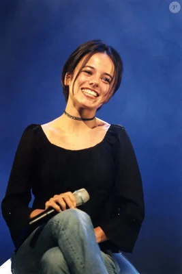 Alizée en concert en 2000, à l'apogée de sa popularité avec le succès de 'Moi... Lolita'.