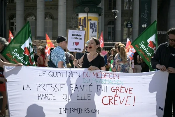 Manifestation à Paris pour la défense des métiers de la presse le 18 juin 2026, en réponse aux plans sociaux.